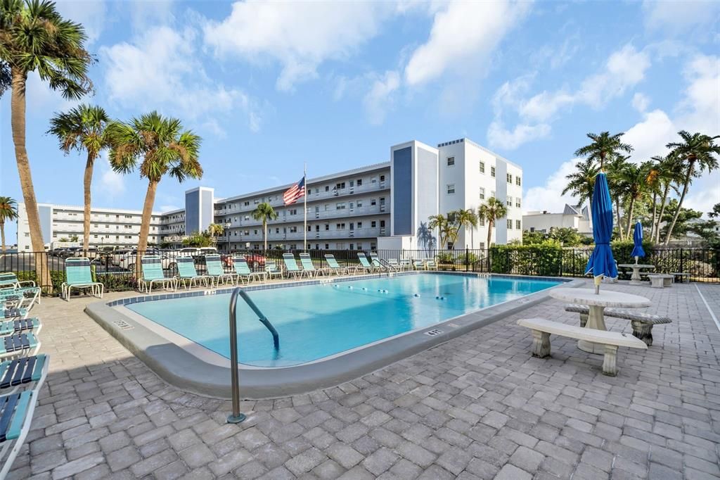 For Sale: $210,000 (1 beds, 1 baths, 1145 Square Feet)