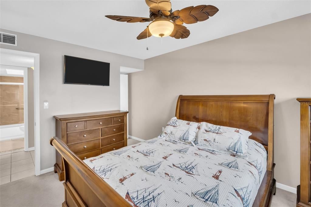 For Sale: $210,000 (1 beds, 1 baths, 1145 Square Feet)