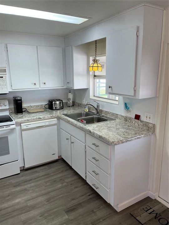 待售: $170,000 (2 贝兹, 2 浴室, 1152 平方英尺)