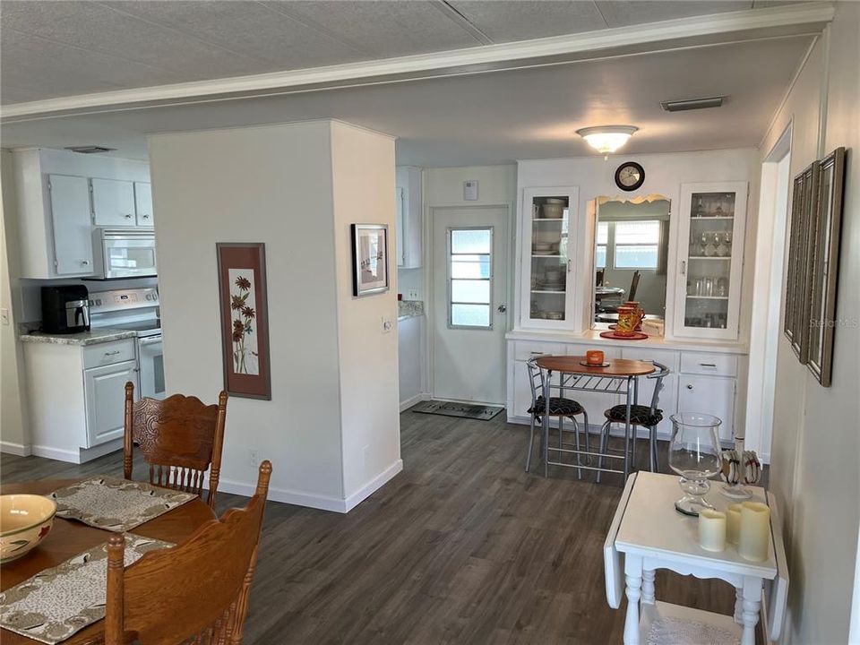 待售: $170,000 (2 贝兹, 2 浴室, 1152 平方英尺)