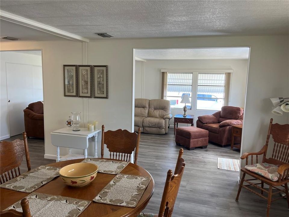 待售: $170,000 (2 贝兹, 2 浴室, 1152 平方英尺)