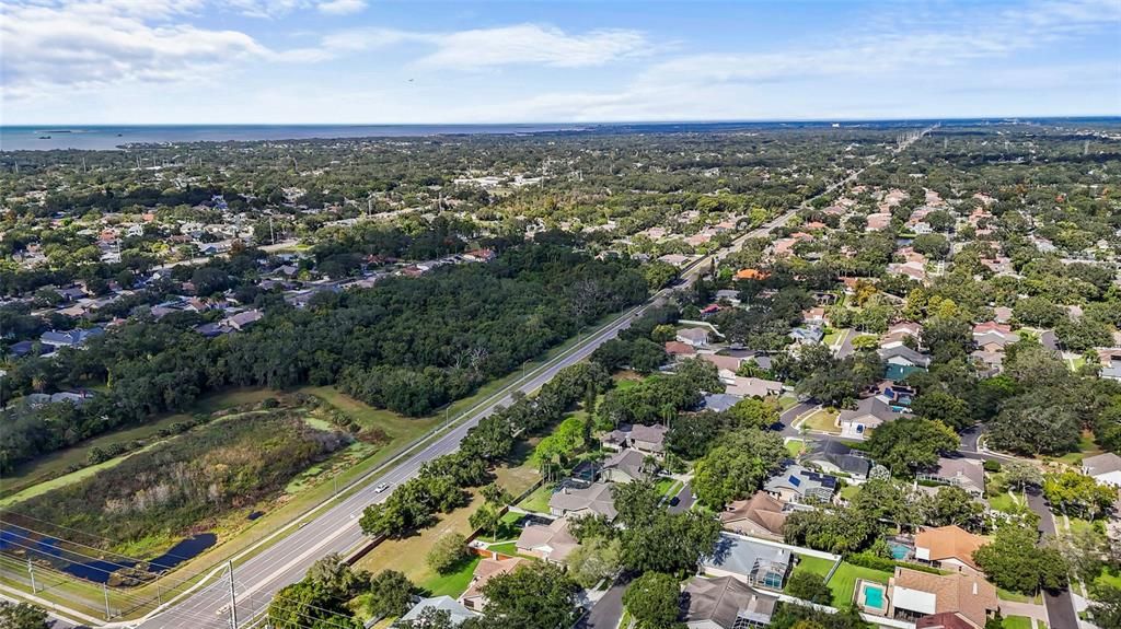 合同活跃: $749,990 (4 贝兹, 2 浴室, 2307 平方英尺)