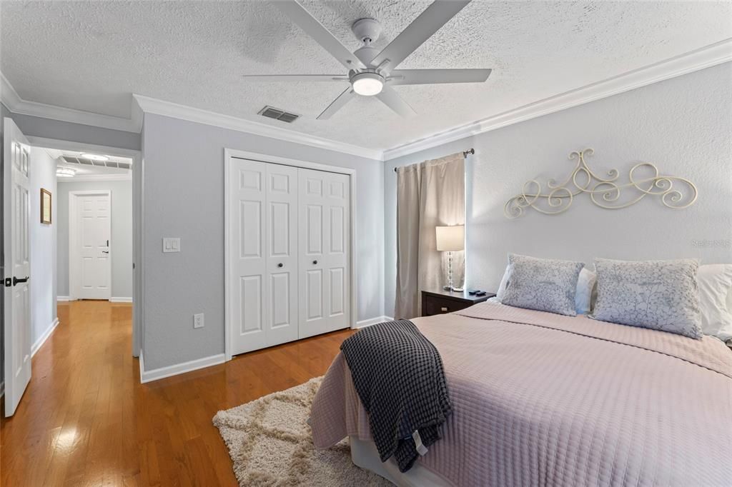 合同活跃: $749,990 (4 贝兹, 2 浴室, 2307 平方英尺)