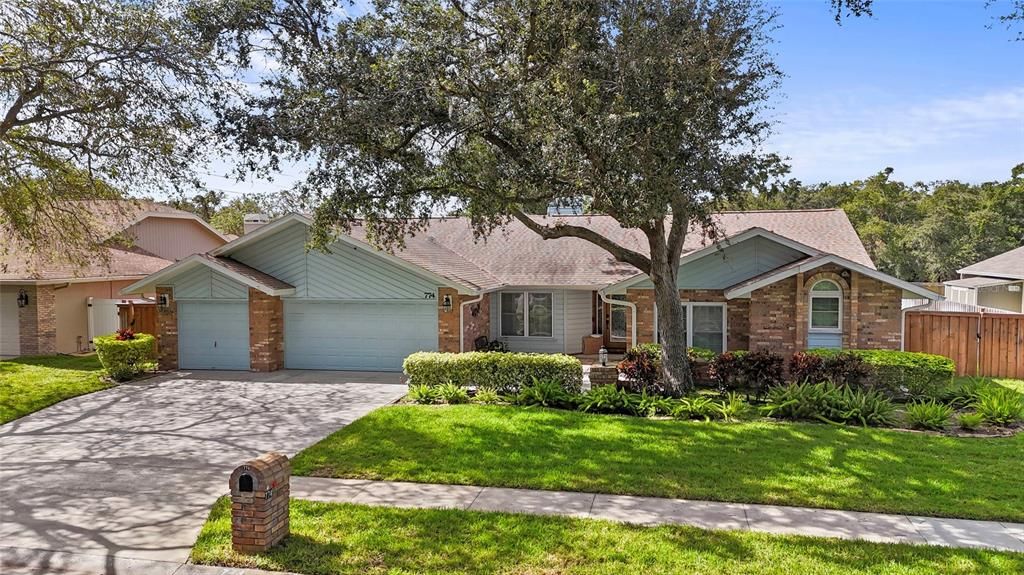 合同活跃: $749,990 (4 贝兹, 2 浴室, 2307 平方英尺)