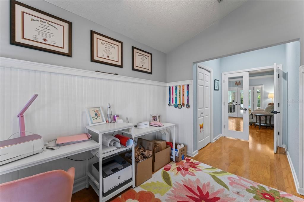 合同活跃: $749,990 (4 贝兹, 2 浴室, 2307 平方英尺)