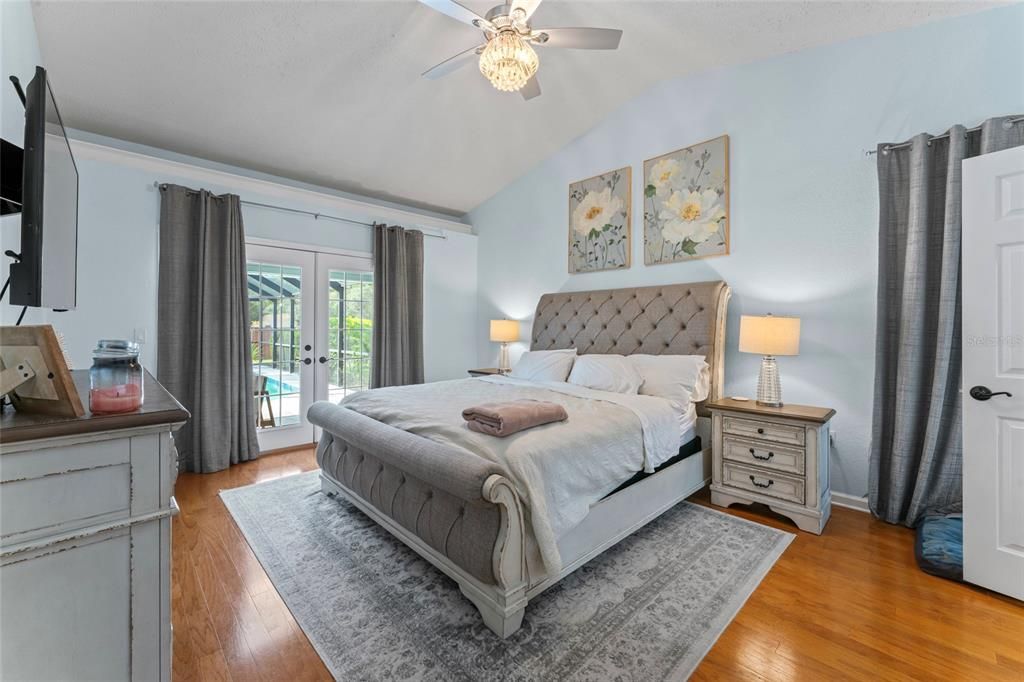 合同活跃: $749,990 (4 贝兹, 2 浴室, 2307 平方英尺)