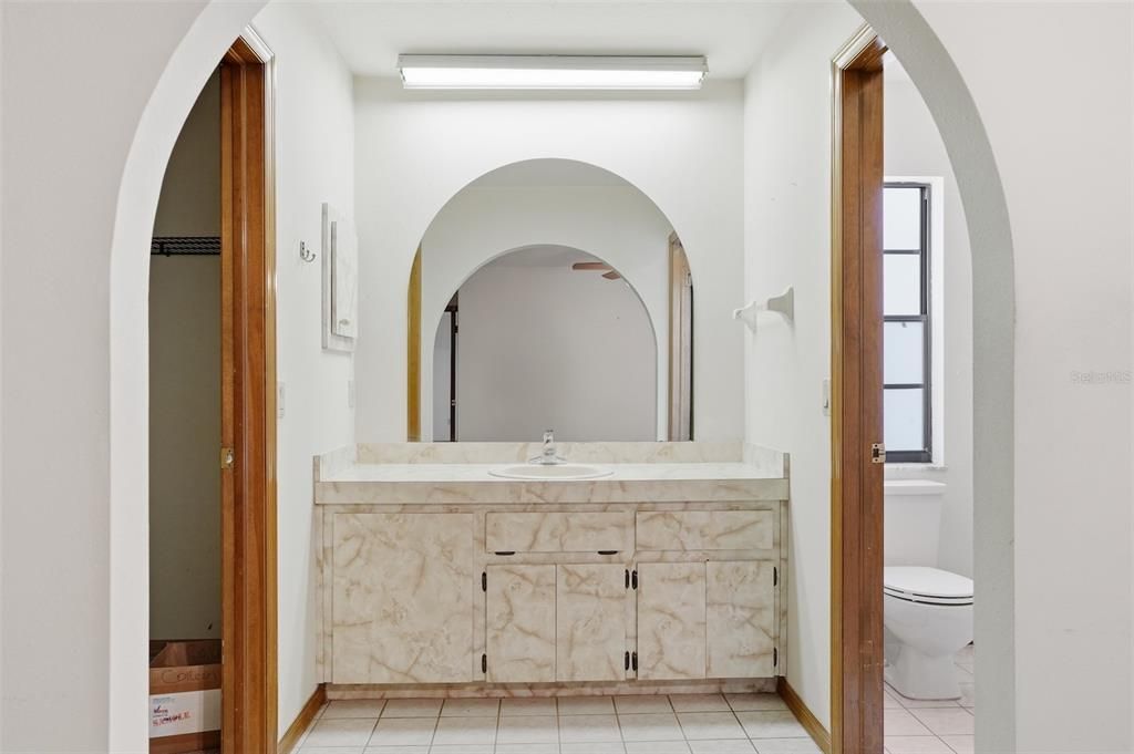 For Sale: $400,000 (3 beds, 3 baths, 2108 Square Feet)