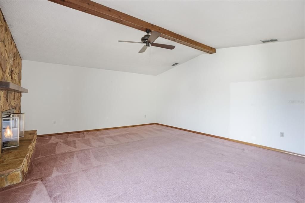 For Sale: $400,000 (3 beds, 3 baths, 2108 Square Feet)