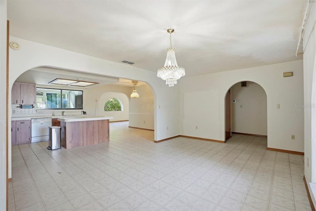 For Sale: $400,000 (3 beds, 3 baths, 2108 Square Feet)