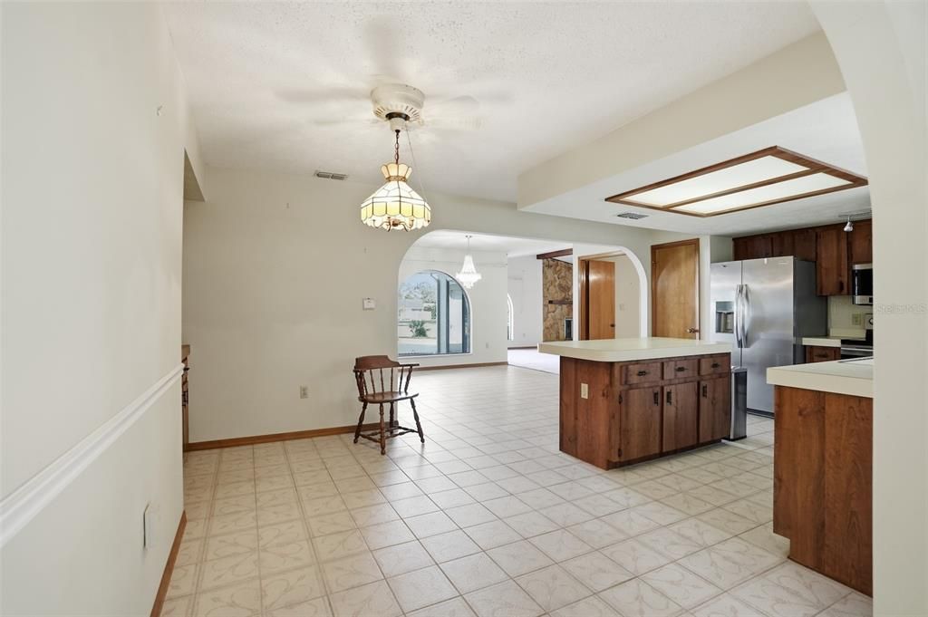 For Sale: $400,000 (3 beds, 3 baths, 2108 Square Feet)