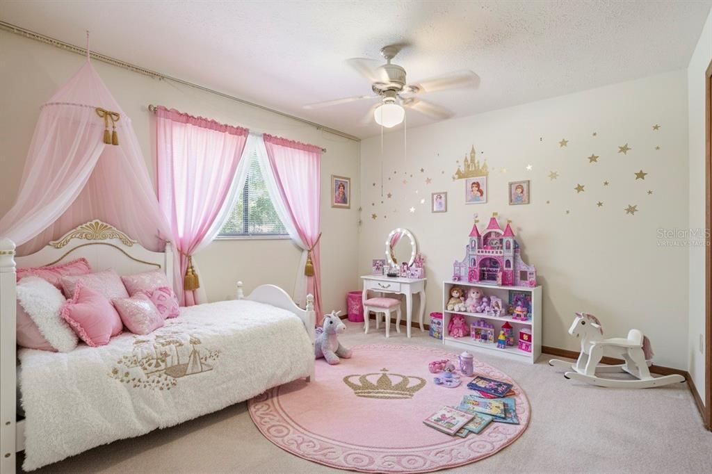 For Sale: $400,000 (3 beds, 3 baths, 2108 Square Feet)