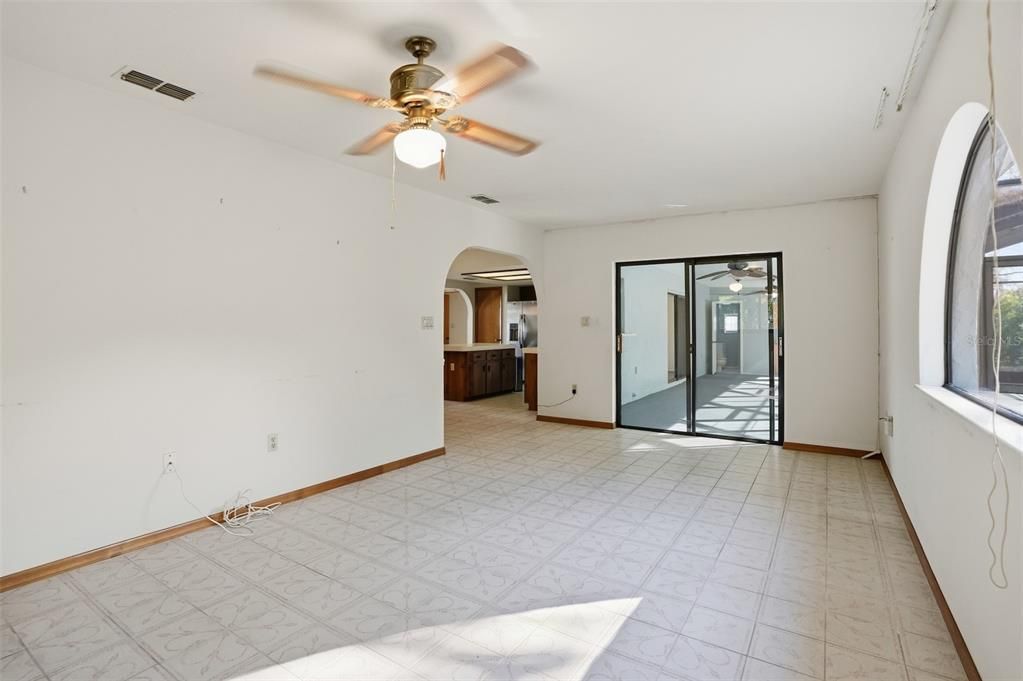 For Sale: $400,000 (3 beds, 3 baths, 2108 Square Feet)