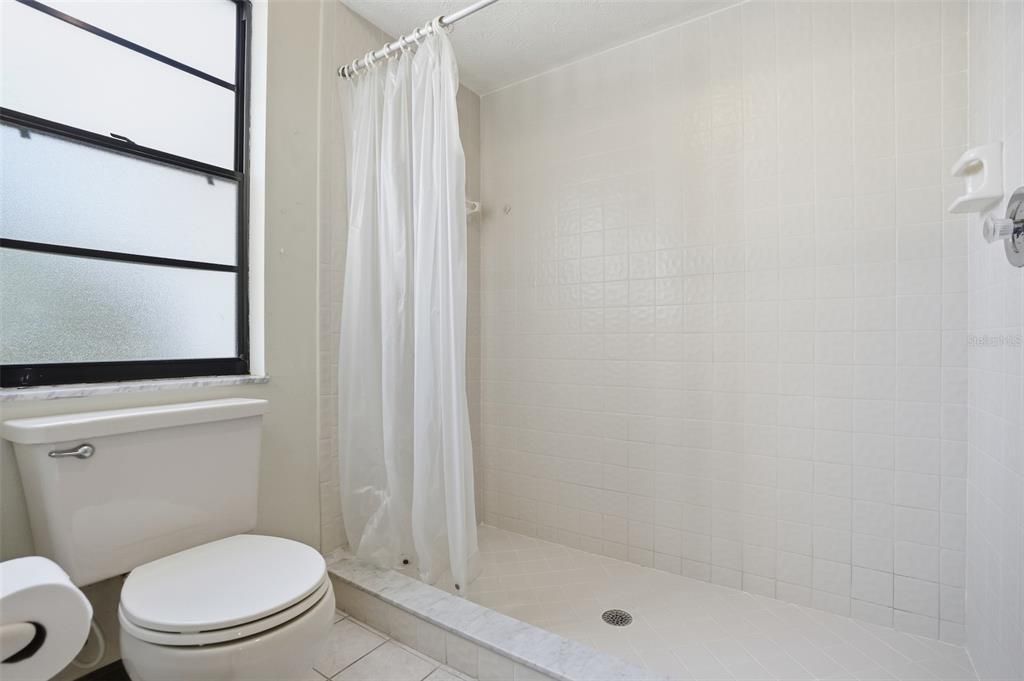 For Sale: $400,000 (3 beds, 3 baths, 2108 Square Feet)