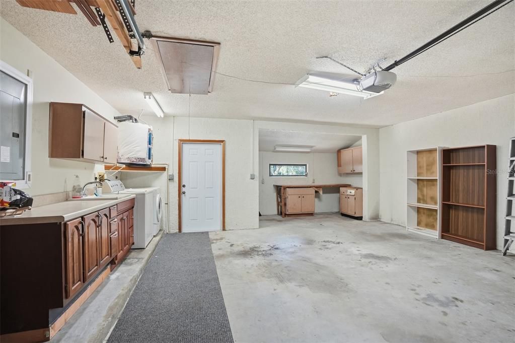 For Sale: $400,000 (3 beds, 3 baths, 2108 Square Feet)