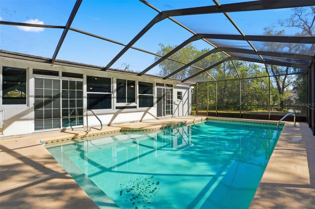 For Sale: $400,000 (3 beds, 3 baths, 2108 Square Feet)