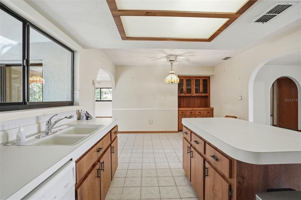 For Sale: $400,000 (3 beds, 3 baths, 2108 Square Feet)