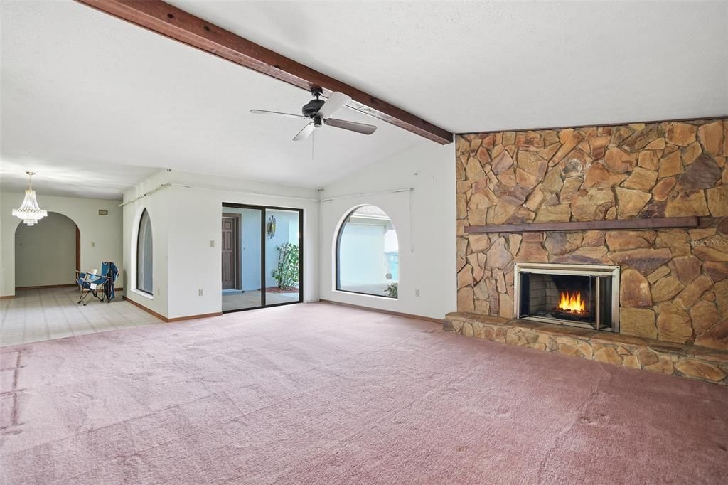 For Sale: $400,000 (3 beds, 3 baths, 2108 Square Feet)