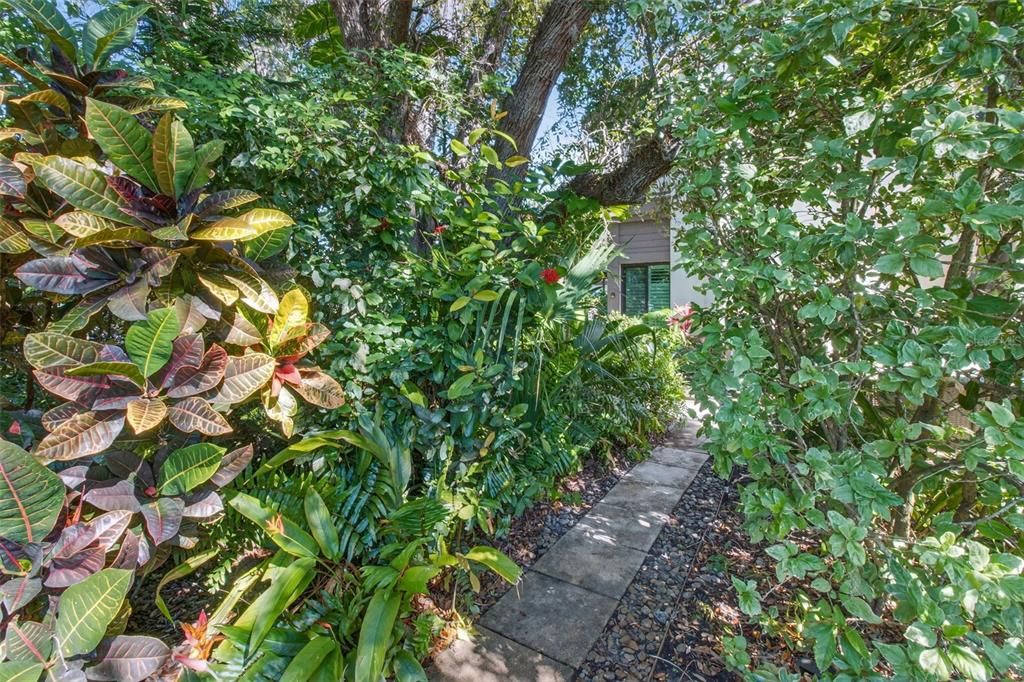 На продажу: $299,500 (2 спален, 2 ванн, 1260 Квадратных фут)