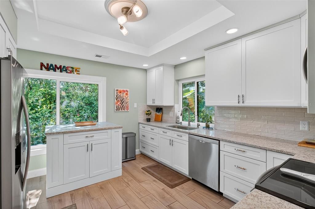 На продажу: $299,500 (2 спален, 2 ванн, 1260 Квадратных фут)