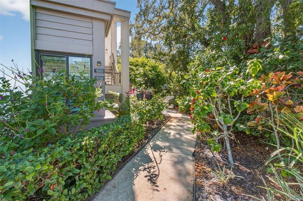 На продажу: $299,500 (2 спален, 2 ванн, 1260 Квадратных фут)