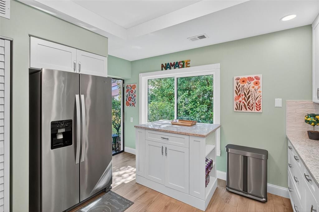 На продажу: $299,500 (2 спален, 2 ванн, 1260 Квадратных фут)