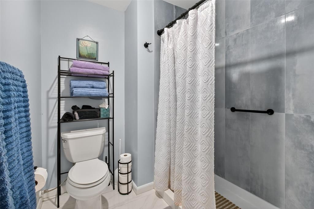 На продажу: $299,500 (2 спален, 2 ванн, 1260 Квадратных фут)