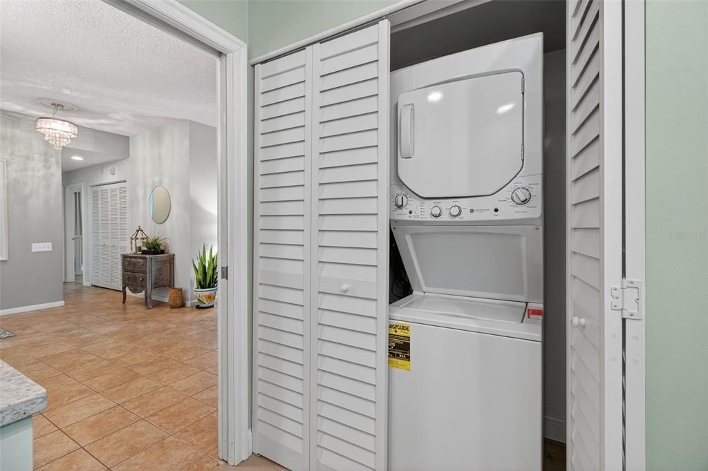 На продажу: $299,500 (2 спален, 2 ванн, 1260 Квадратных фут)