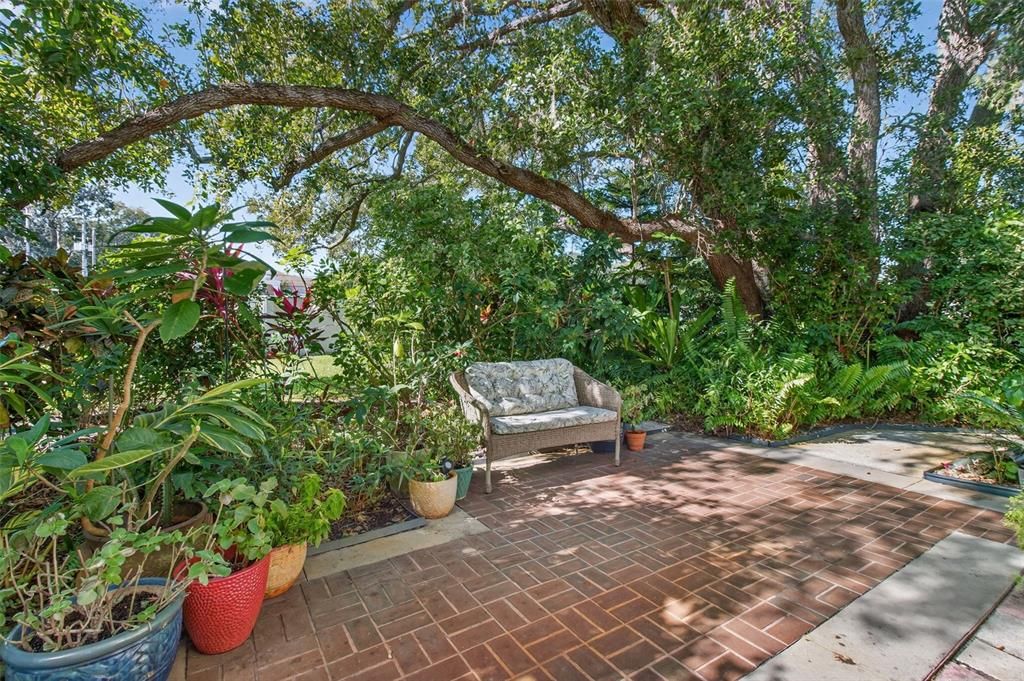 На продажу: $299,500 (2 спален, 2 ванн, 1260 Квадратных фут)