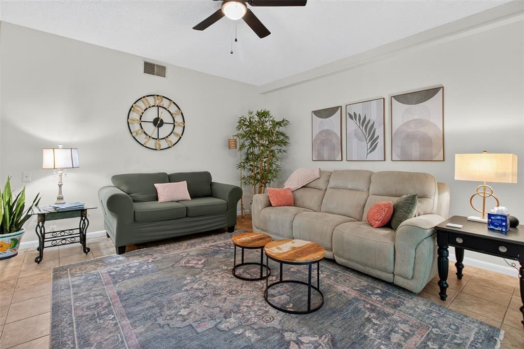 На продажу: $299,500 (2 спален, 2 ванн, 1260 Квадратных фут)