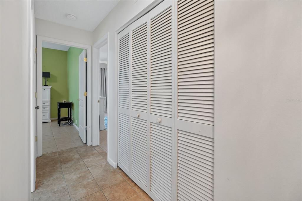 На продажу: $299,500 (2 спален, 2 ванн, 1260 Квадратных фут)