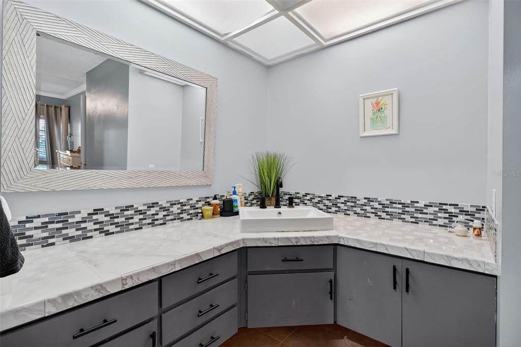 На продажу: $299,500 (2 спален, 2 ванн, 1260 Квадратных фут)