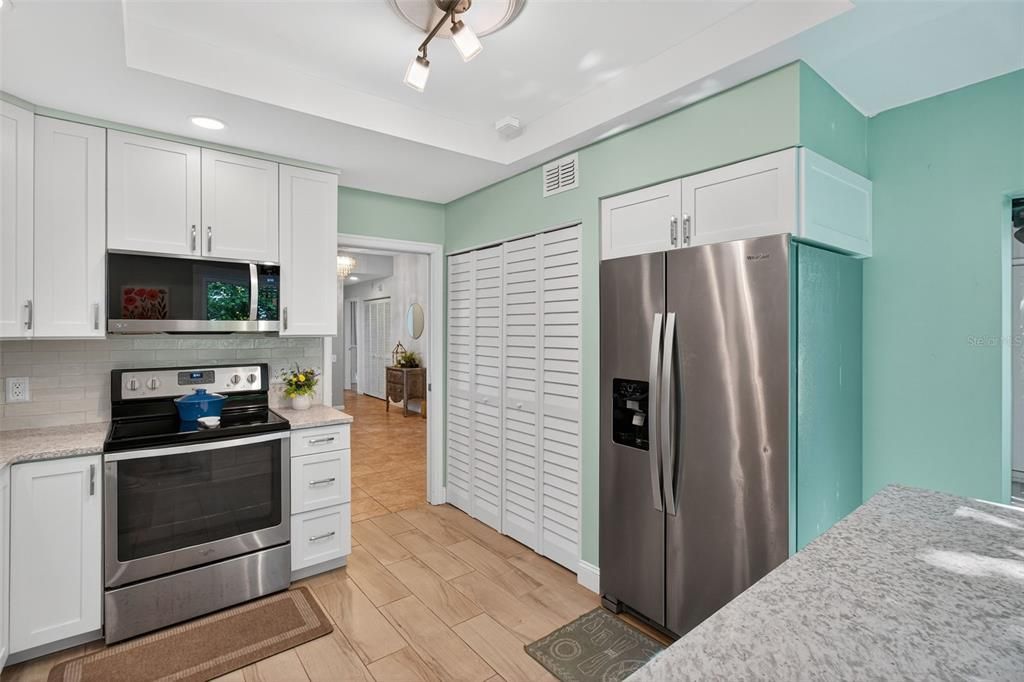 На продажу: $299,500 (2 спален, 2 ванн, 1260 Квадратных фут)