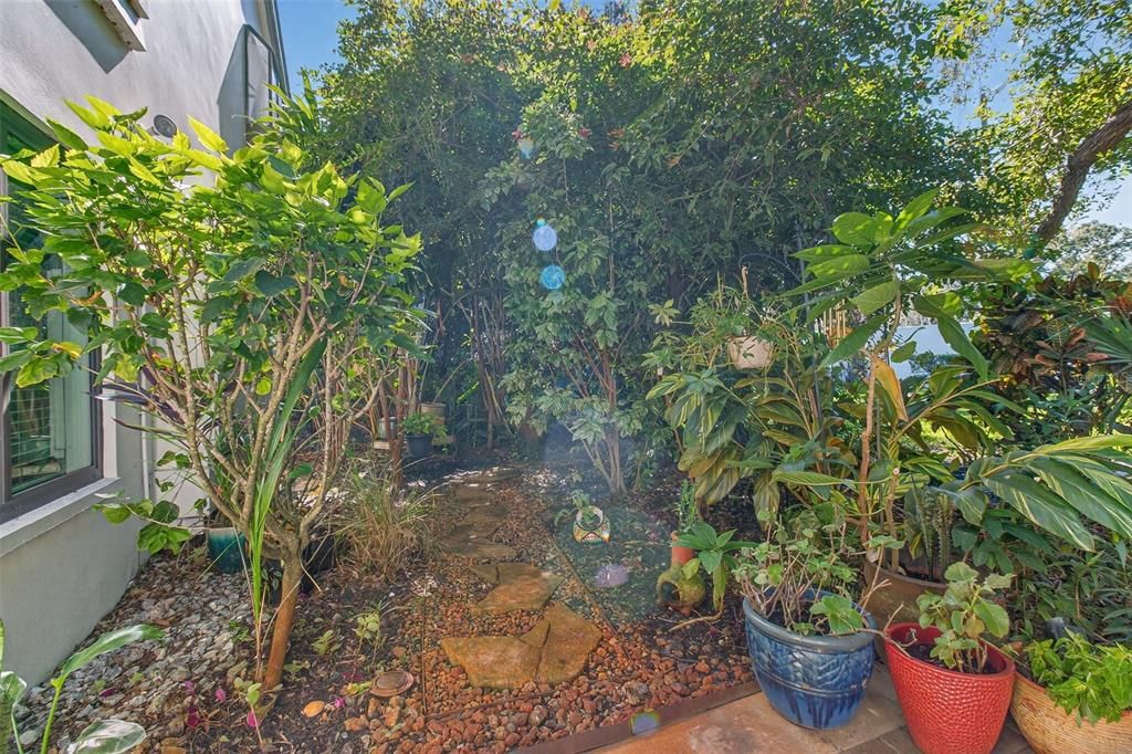 На продажу: $299,500 (2 спален, 2 ванн, 1260 Квадратных фут)