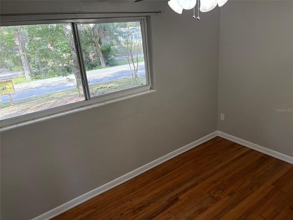 В аренду: $1,850 (3 спален, 1 ванн, 1055 Квадратных фут)