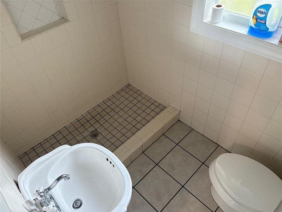 В аренду: $1,850 (3 спален, 1 ванн, 1055 Квадратных фут)