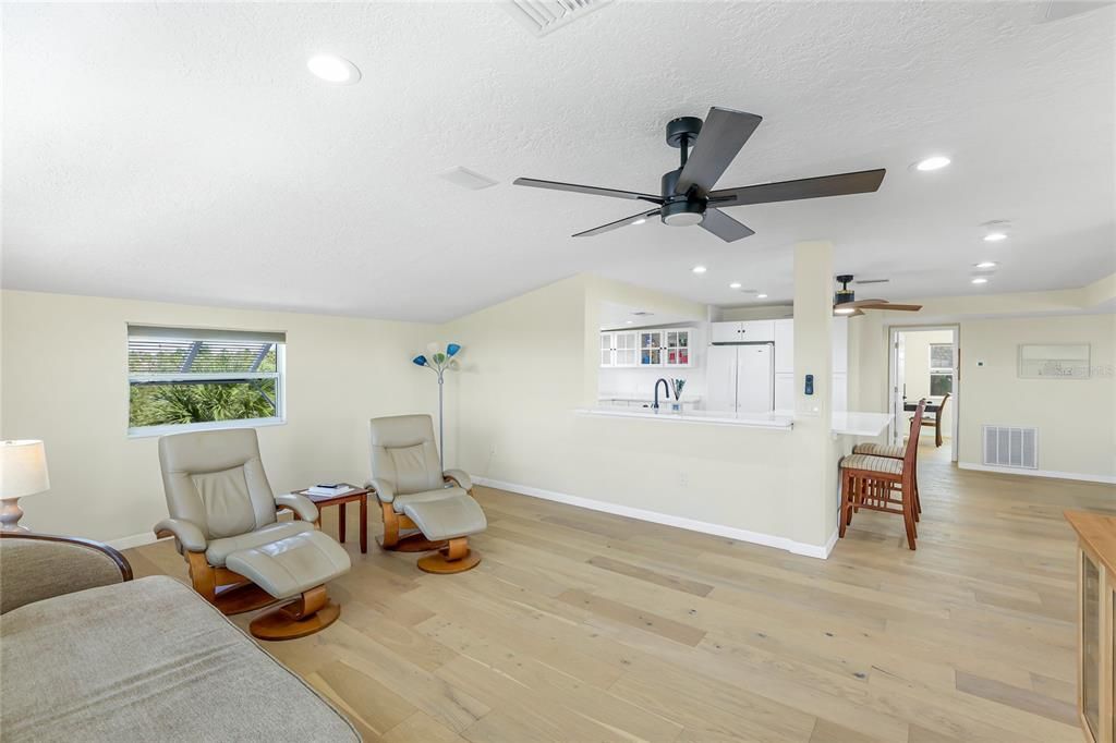 На продажу: $875,000 (7 спален, 5 ванн, 3435 Квадратных фут)