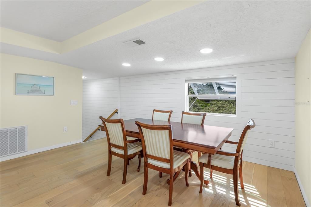 На продажу: $875,000 (7 спален, 5 ванн, 3435 Квадратных фут)