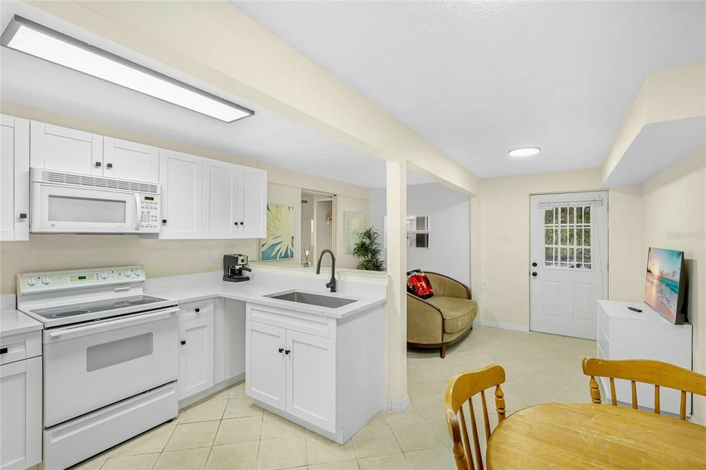 На продажу: $875,000 (7 спален, 5 ванн, 3435 Квадратных фут)