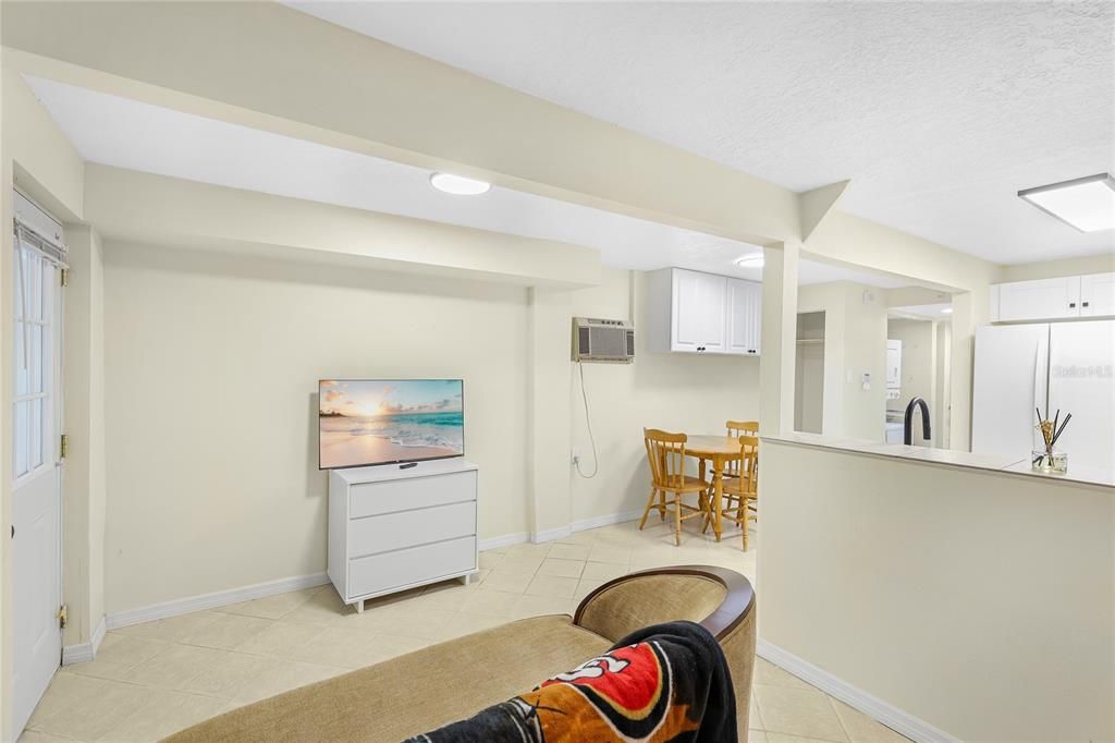 На продажу: $875,000 (7 спален, 5 ванн, 3435 Квадратных фут)