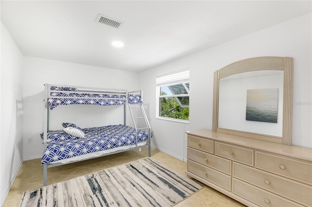 На продажу: $875,000 (7 спален, 5 ванн, 3435 Квадратных фут)