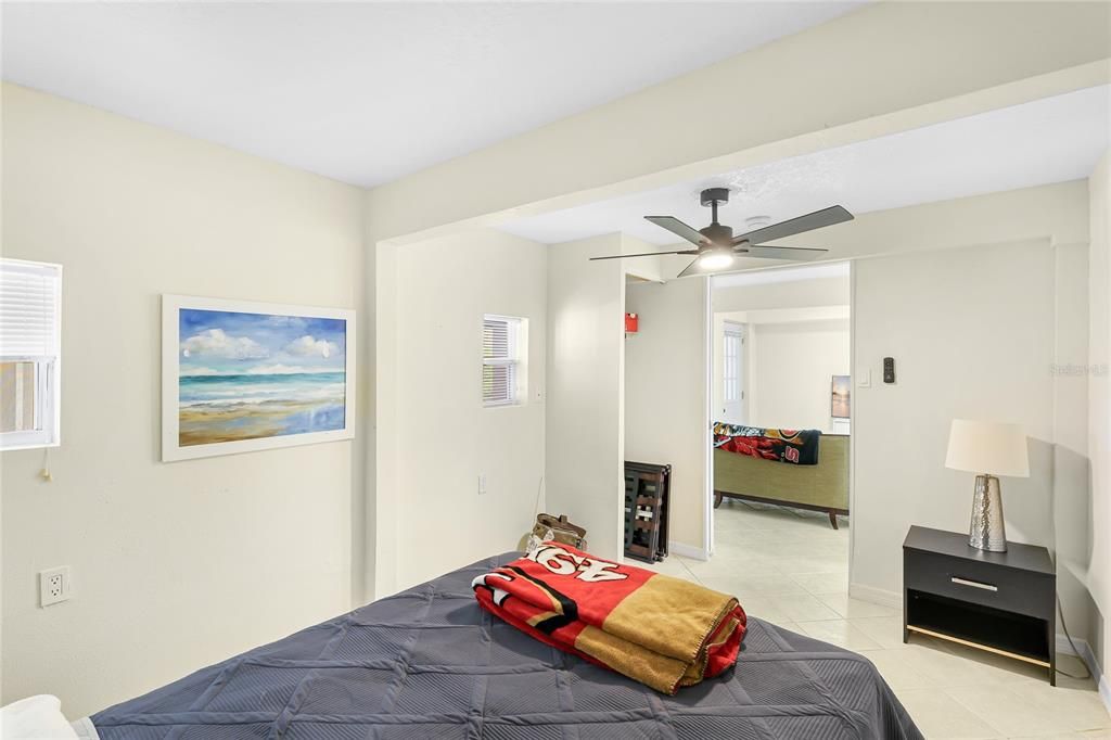 На продажу: $875,000 (7 спален, 5 ванн, 3435 Квадратных фут)