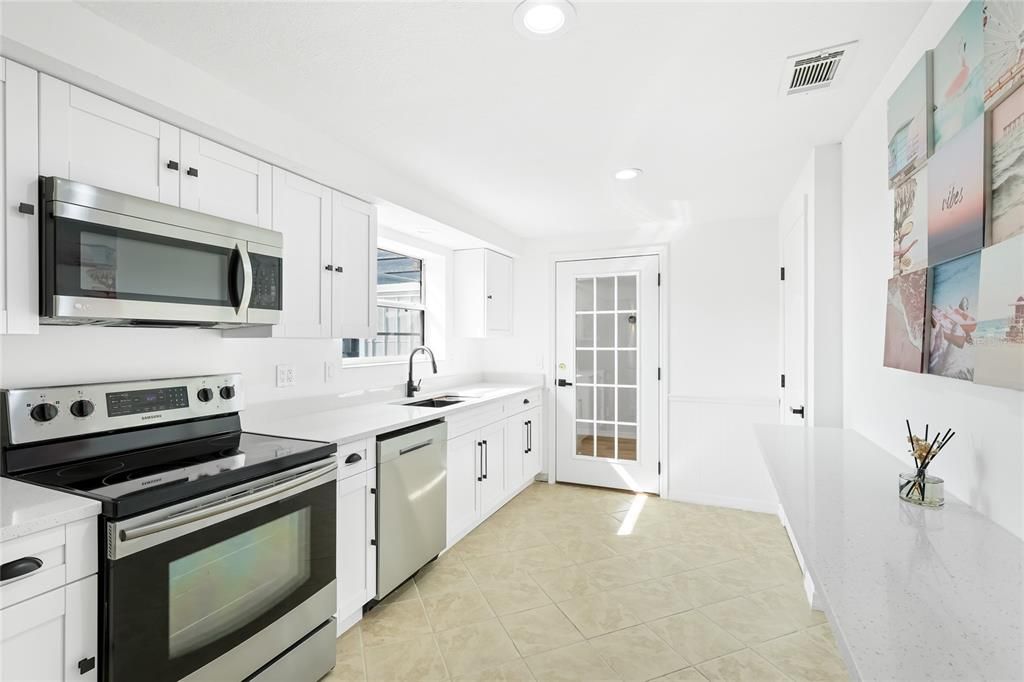 На продажу: $875,000 (7 спален, 5 ванн, 3435 Квадратных фут)