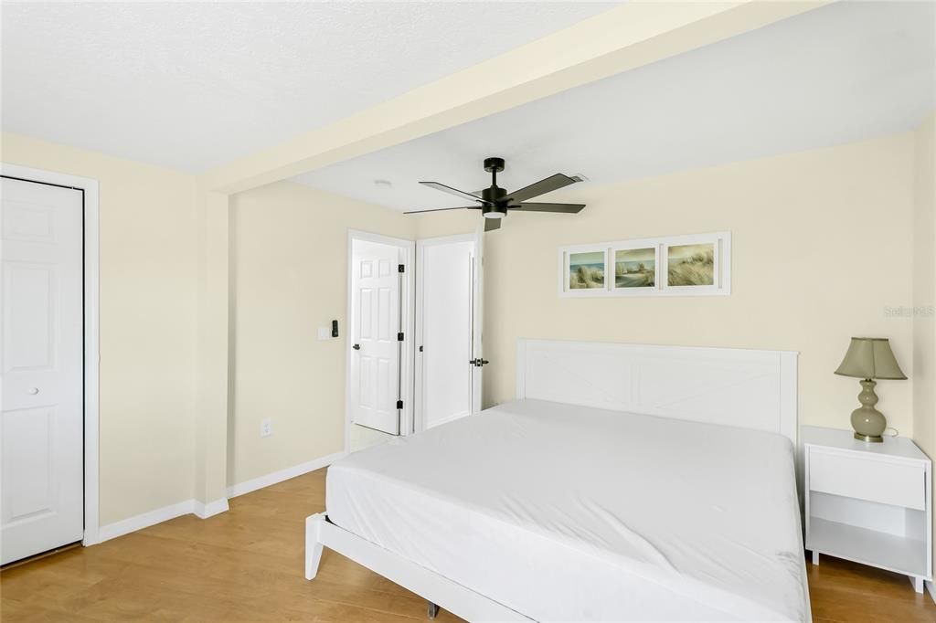 На продажу: $875,000 (7 спален, 5 ванн, 3435 Квадратных фут)