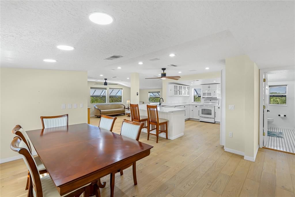 На продажу: $875,000 (7 спален, 5 ванн, 3435 Квадратных фут)