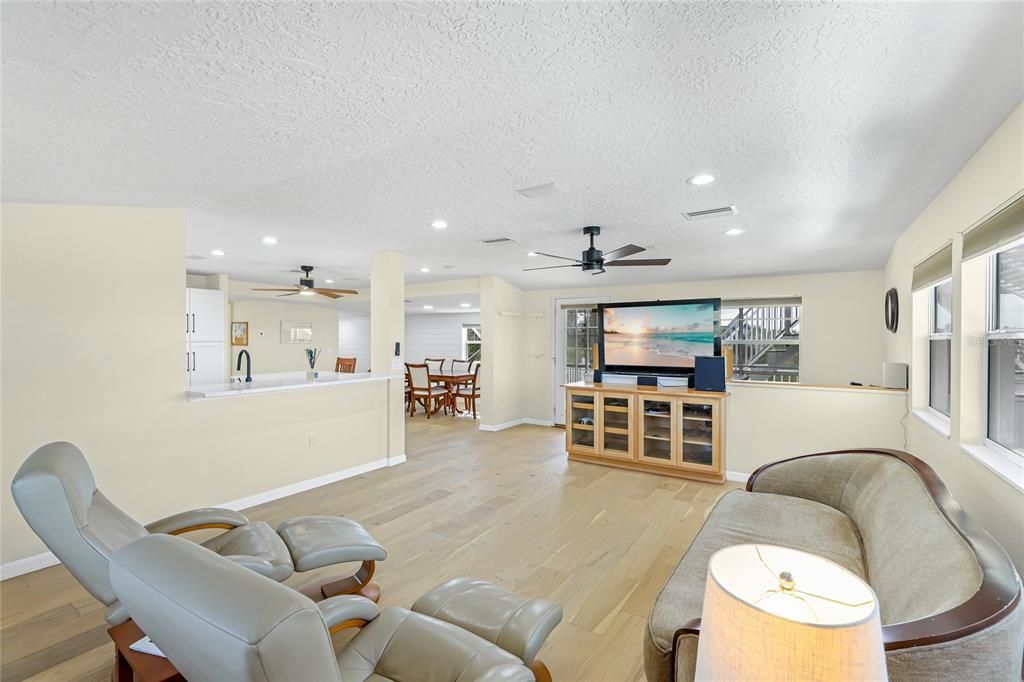 На продажу: $875,000 (7 спален, 5 ванн, 3435 Квадратных фут)