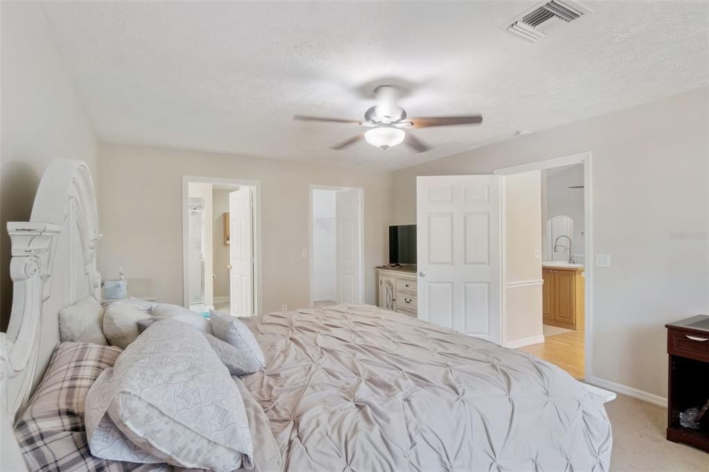 En Venta: $329,840 (3 camas, 2 baños, 1698 Pies cuadrados)