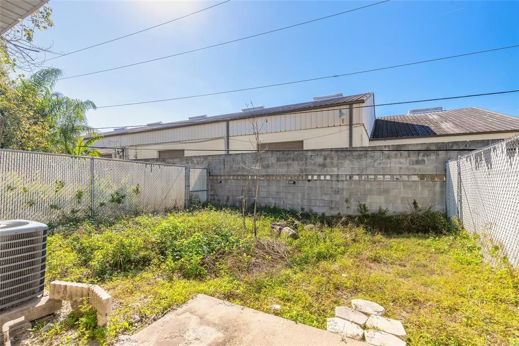 На продажу: $90,000 (2 спален, 1 ванн, 850 Квадратных фут)