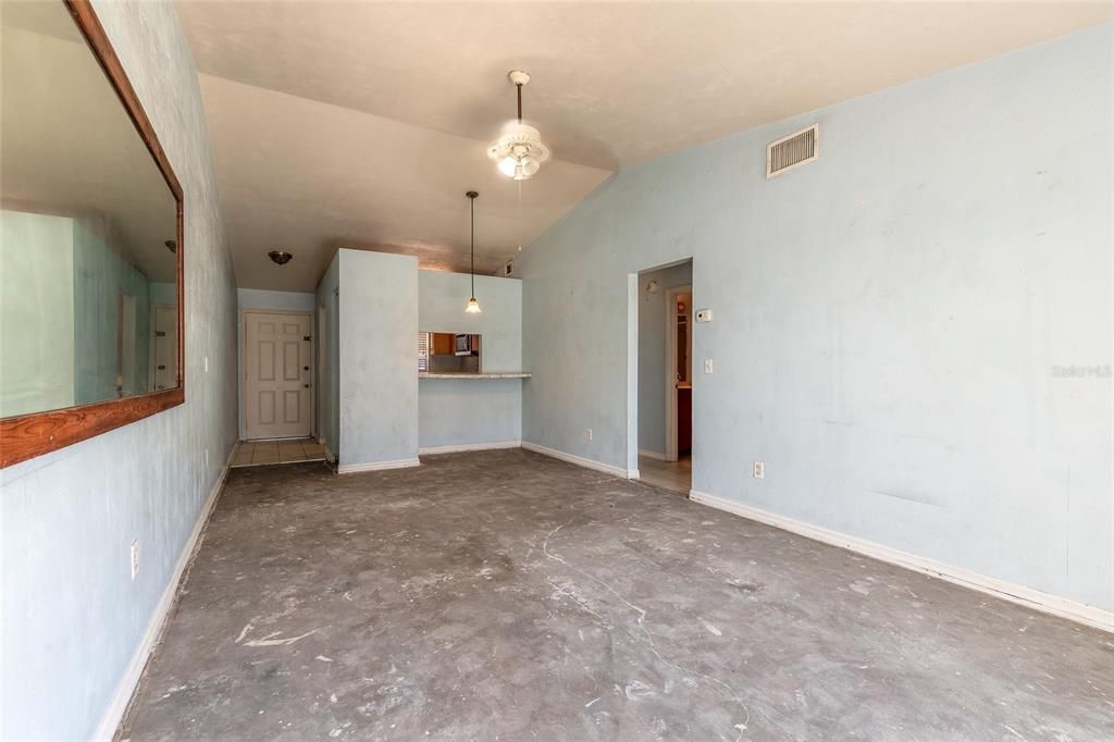 На продажу: $90,000 (2 спален, 1 ванн, 850 Квадратных фут)