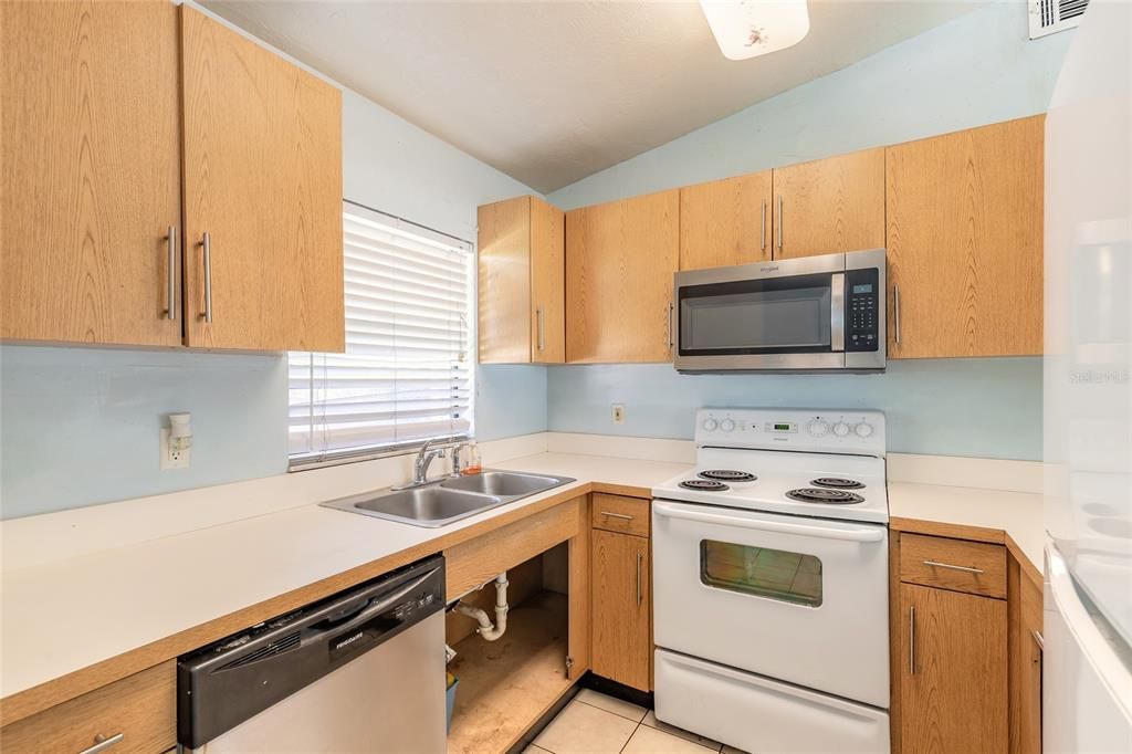 На продажу: $90,000 (2 спален, 1 ванн, 850 Квадратных фут)