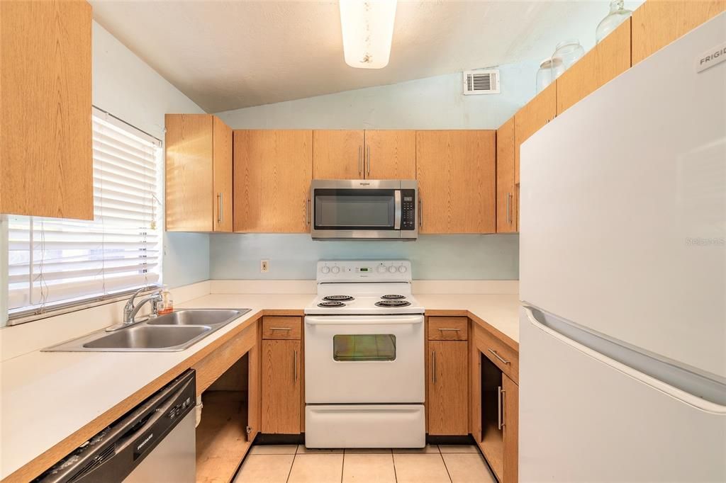 На продажу: $90,000 (2 спален, 1 ванн, 850 Квадратных фут)